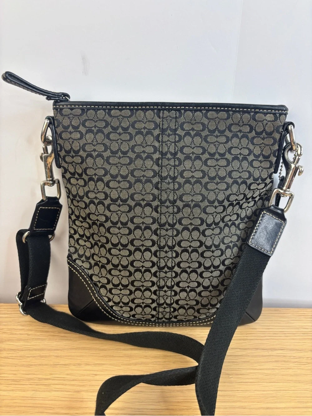 Y2K Coach Signature Small Swingpack Crossbody LIKE NEW!!